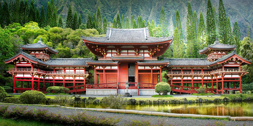 Witness the Tibetan-style architecture at Tsuglag Khang and offer prayers at the premises.