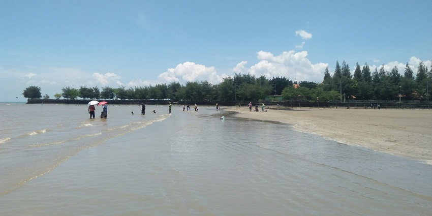 Tuban Beach is one of the most relaxed beaches near Nusa Dua for all to explore.