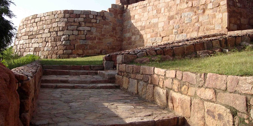 Tughlaqabad Fort, one of the best places to visit near Delhi within 100 kms, has massive walls and bastions.