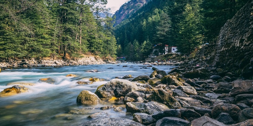 A mesmerising view of Tulga, one of the top places to visit in Kasol in August.