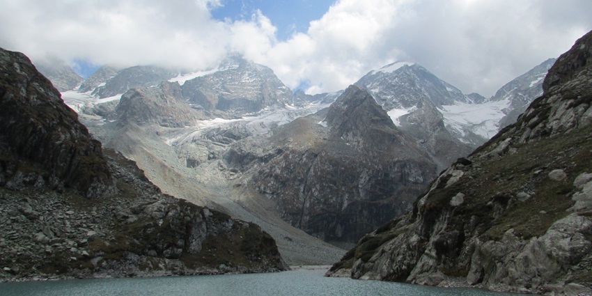 Tulian Lake is one of the most breathtaking places to visit around Betaab Valley in March.