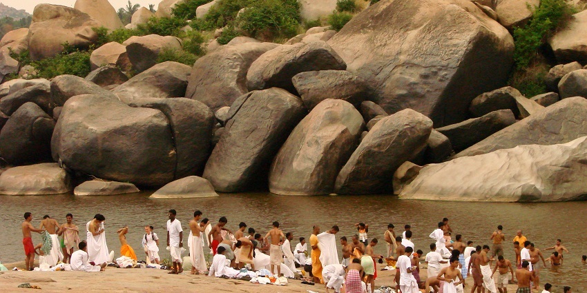 Tungabhadra River is a famous attraction near this temple where you can take a dip in the water