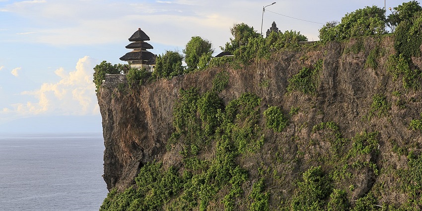 Beautiful image of a Uluwatu cliff which is spot for adventure sports and activities in Bali