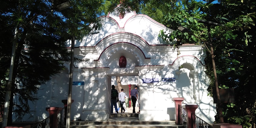 An image of the sacred Umananda Temple in Assam which is dedicated to Lord Shiva.