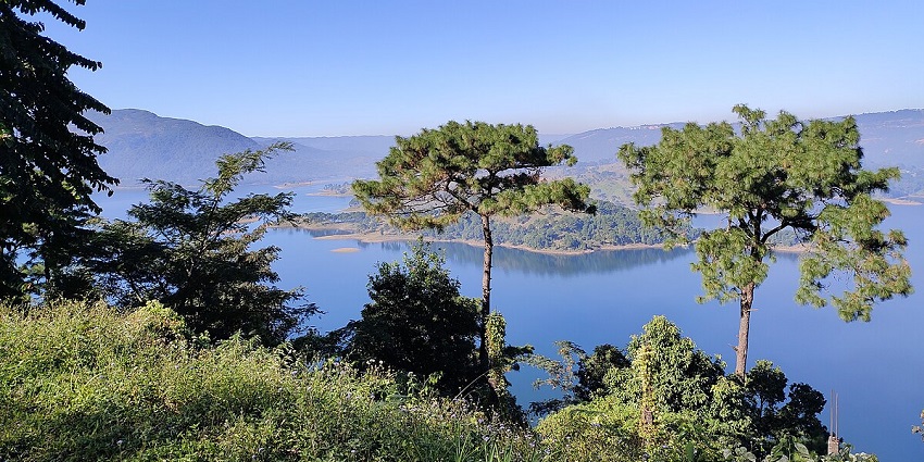 Relaxing at the Umiam Lake is one of the best things to do in Shillong for travellers.
