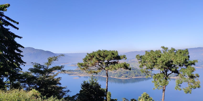 An alluring view of the Umiam Lake, also known as Barapani Lake from a viewpoint.