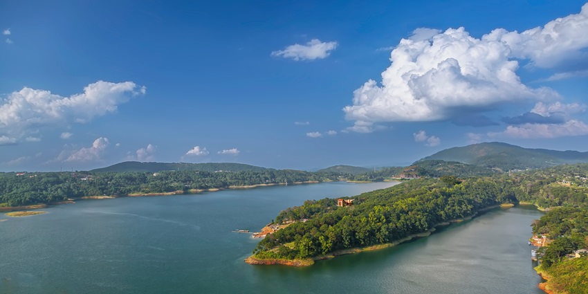 Panoramic image of the beautiful Umiam Lake surrounding the beautiful city of Shillong