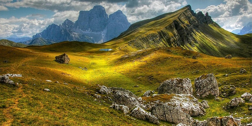 This magnificent hill station nearby houses a diverse range of wildlife for animals lovers to see