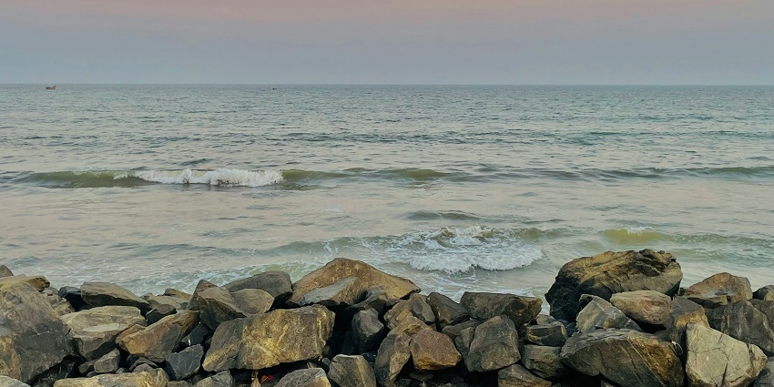 Exploring the offbeat Uppada Beach is one of the best things to do in Kakinada.