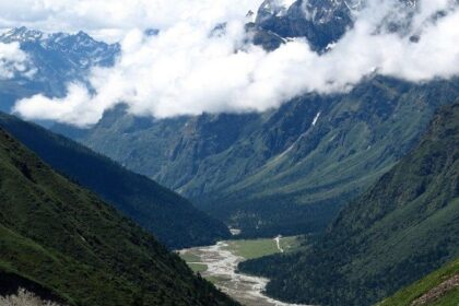 Famous as ‘Valley of Flowers’, this attraction transforms into a wonderland in December.