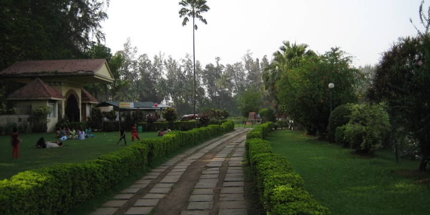 Exploring the Vanganga Lake Garden is one of the best things to do in Silvassa on a trip.