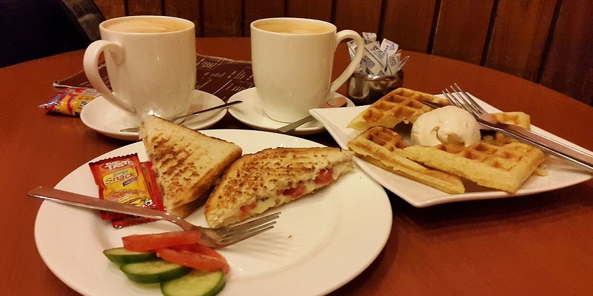 Vapour Pub & Brewery is a top nightlife in Shimla spot where you can listen to live music