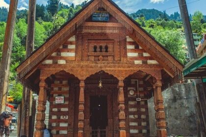 Witness the unique Himalayan architecture of Vashisht Temple in Himachal Pradesh.