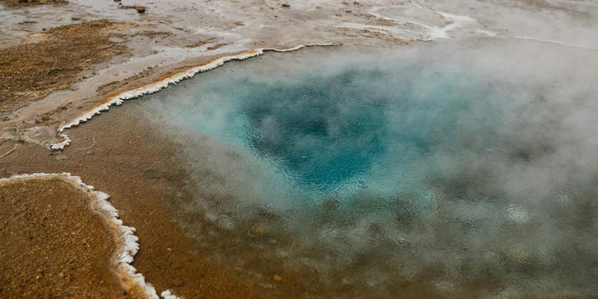A view of Vashist Hot Water Springs, one of the top places to visit in Manali in April.