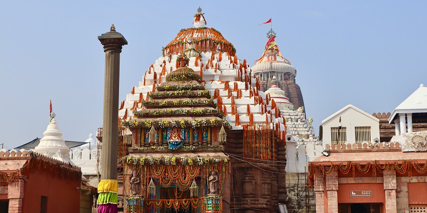 A scenic view of Vemulawada Raja Rajeshwara tourist hotspot adorned in vibrant shades.