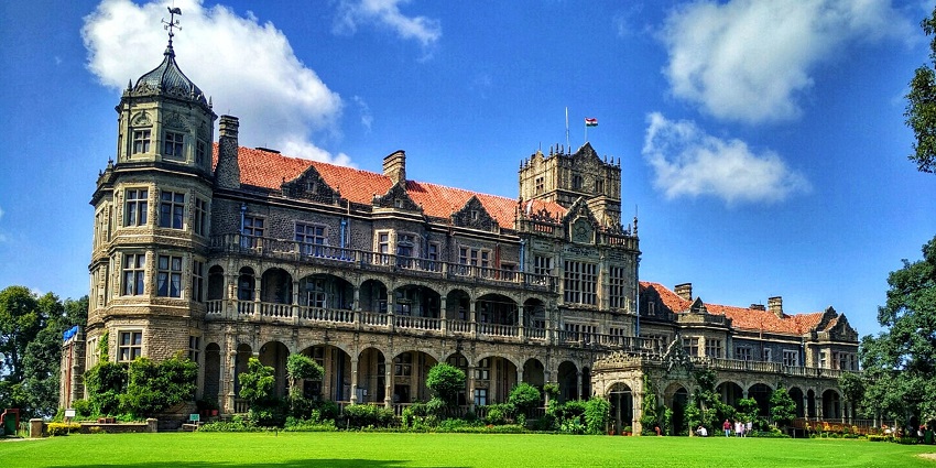 A picture of a beautiful colonial-era building near the Army Heritage Museum