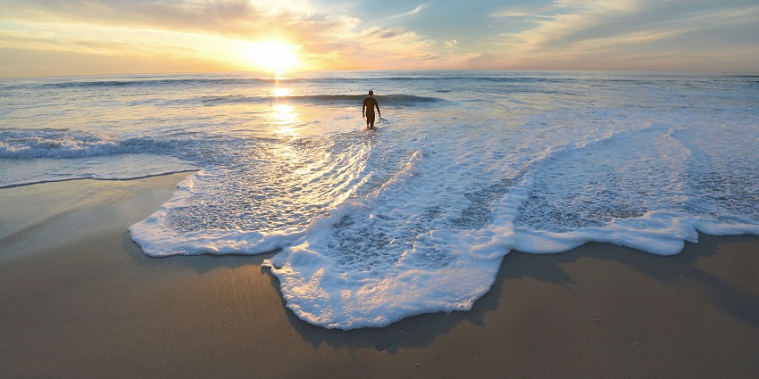 A glimpse of frothy waters touching the golden shorelines of the famous leisure spot.