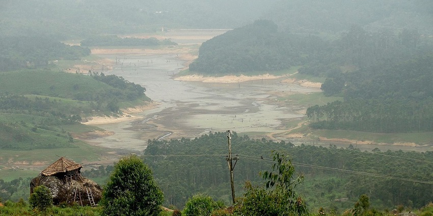 With its upbeat mood, dynamic dance and live music, this place renders one of the best new year parties in Munnar.