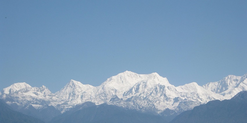 Panoramic view of the snow covered range of Kanchenjunga from Richenpong
