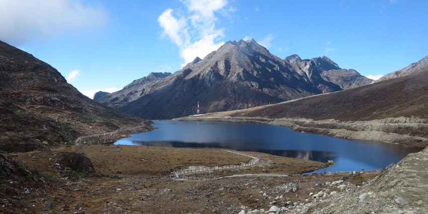 Image of Sela pass in Tawang near the lake and mountains - places to visit near Dirang.