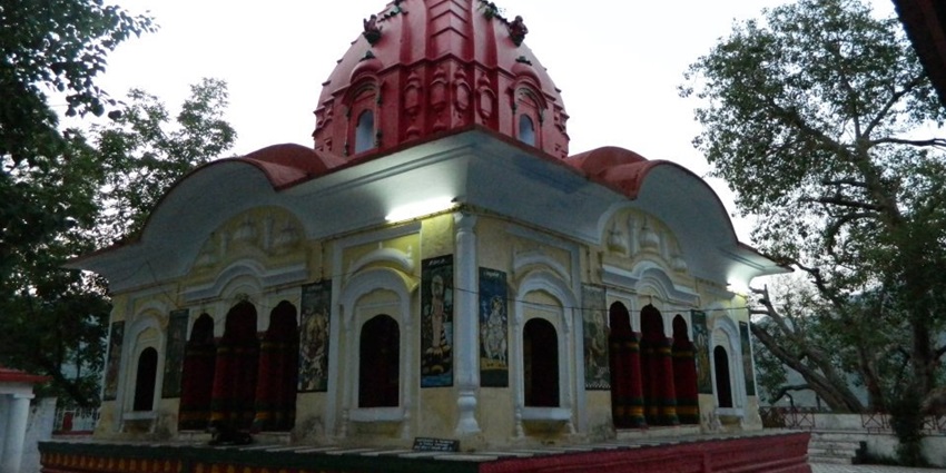 Perched on a hilltop with panoramic views and traditional Himachali architecture.