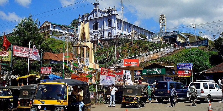 Street performers and local artists add to the funfair to the amazing carnival in Munnar.