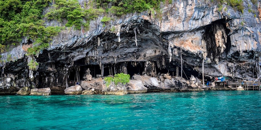 Viking cave got its name from the resembling Scandinavian ships it has got painted on its walls.