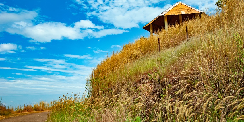 Vilangankunnu is a hilltop garden and amusement spot in Thrissur near Marottichal Waterfalls.