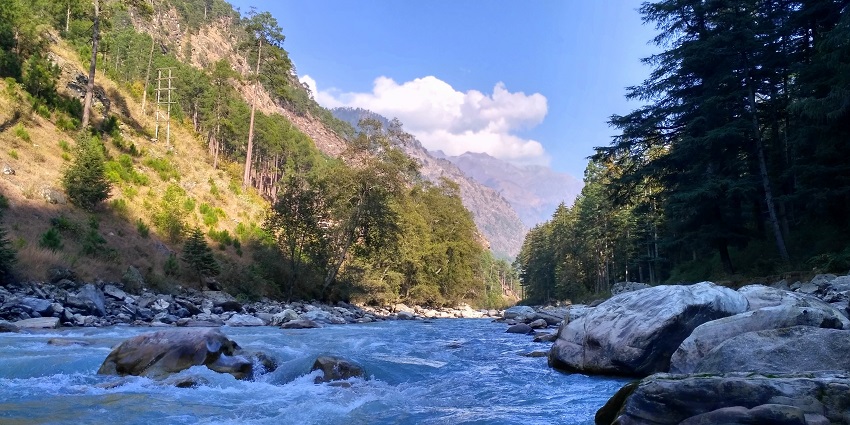 Image of a beautiful village somewhere in Kasol—the party paradise amidst the Himalayas