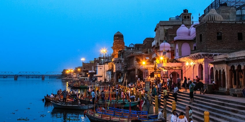 Mathura, one of the best places to visit near Delhi in October, has many beautiful ghats like the Vishram ghat.