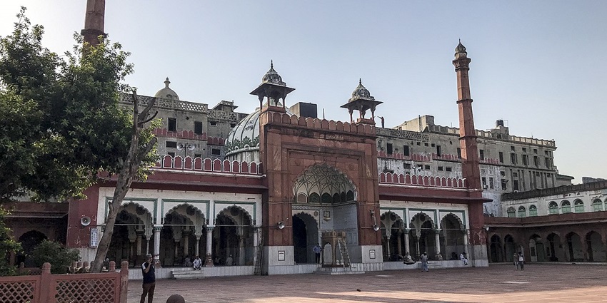 Image Fatehpuri Masjid, one of the places to visit for history lovers