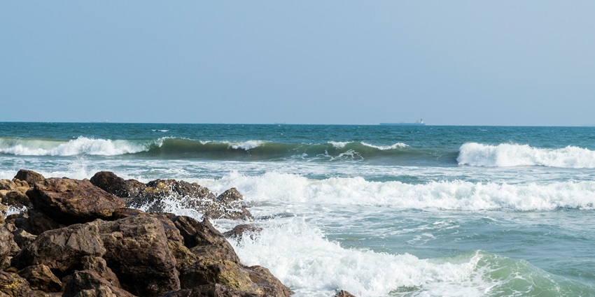 Choose to explore this coastal city in Andhra Pradesh during the winter season.