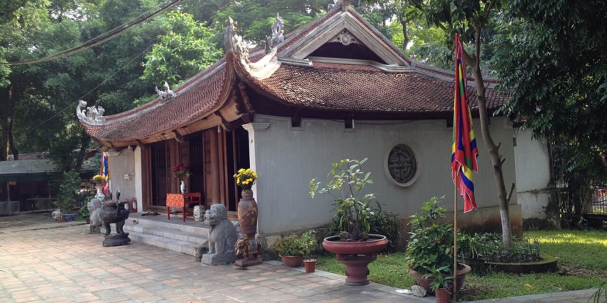 Offer prayers to the popular Voi Phuc Temple - one of the temple in Hanoi Vietnam.