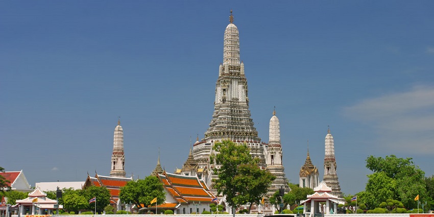 Explore the architectonics of Wat Arun, one of the places to visit in Bangkok, Thailand.