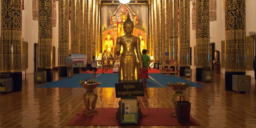 Wat Chedi Luang is one of the best attractions near the Doi Inthanon National Park.
