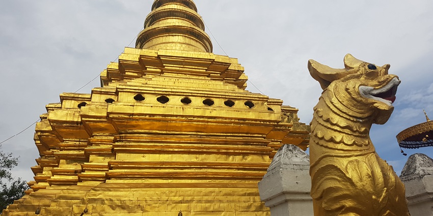 This temple has a huge statue of Lord Buddha with a half buried portion inside the ground.
