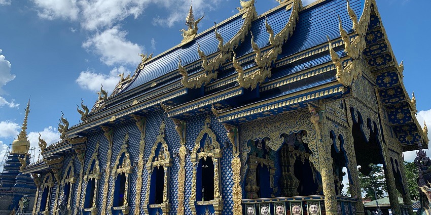 Wat Rong Suea Ten renders unmatchable serenity and pious aura to the tourists.