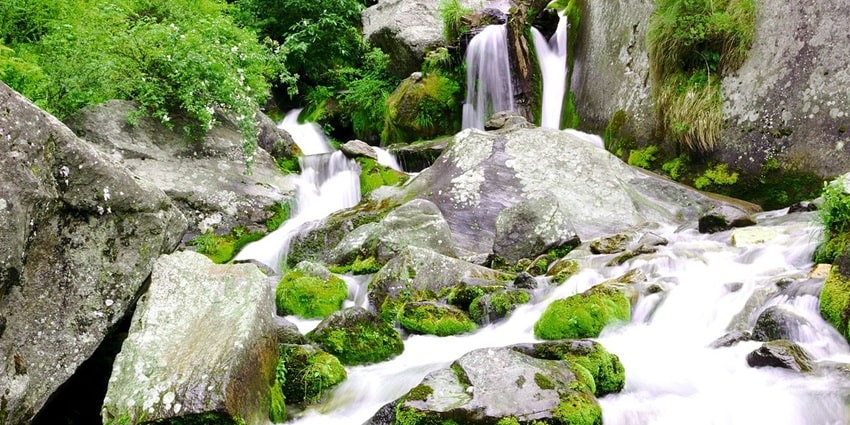 This waterfall is offers an enchanting view of the sparkling water along with the harmonious echoes.