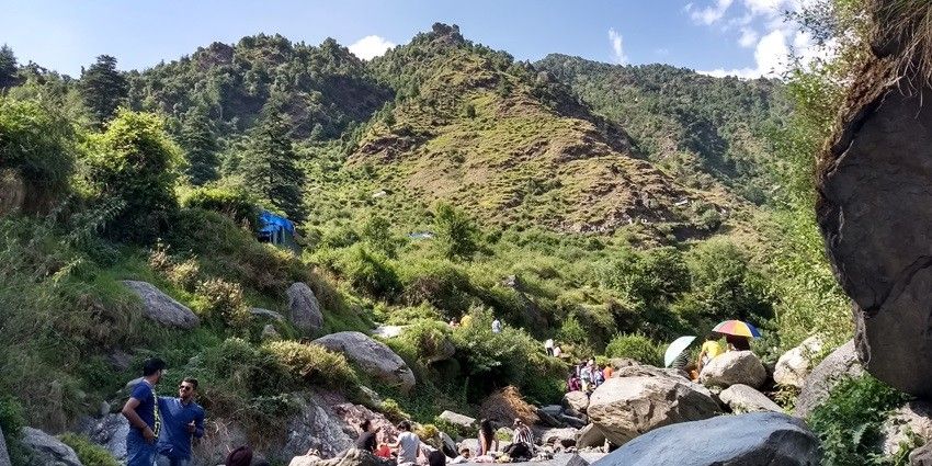 These waterfalls offers majestic views along with trekking opportunities for thrill seekers