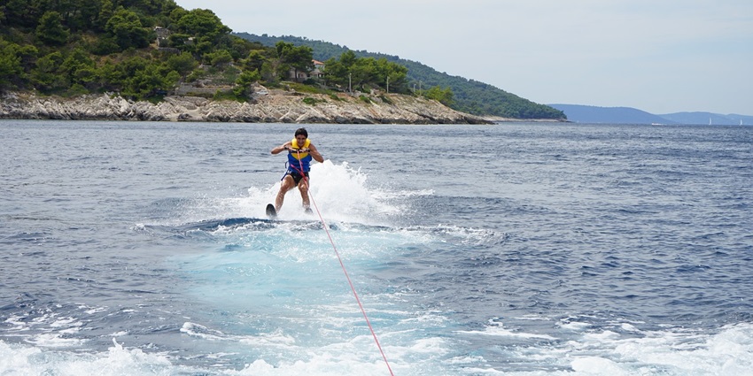 If you are looking for things to do in Maldives with family, do indulge in water skiing.