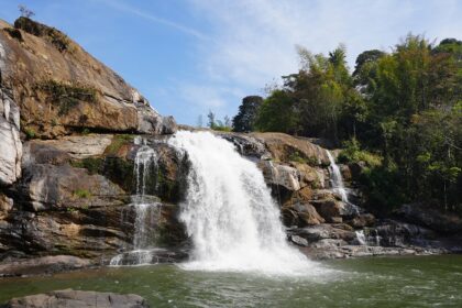 Witness the scenic natiral beaity & verdure at the popular Pandikuzhi Watеrfalls in Kerala