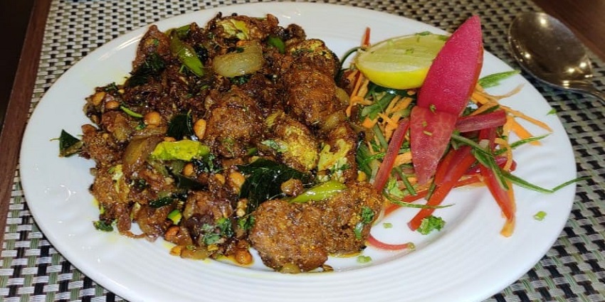 Srisailam Temple has nearby restaurants that have a wide variety of food options.