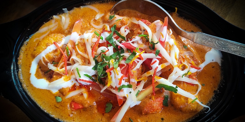 There are several dining options near and outside the Nongkhyllem Wildlife Sanctuary.