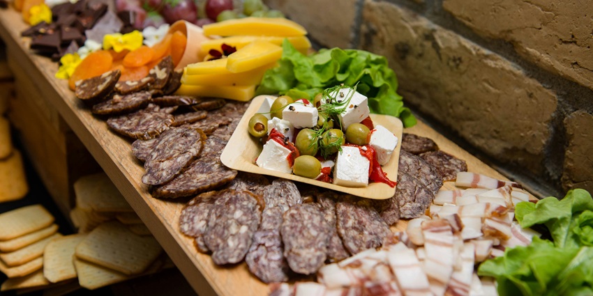 A picture of a traditional food delicacy served with a dressing of cottage cheese