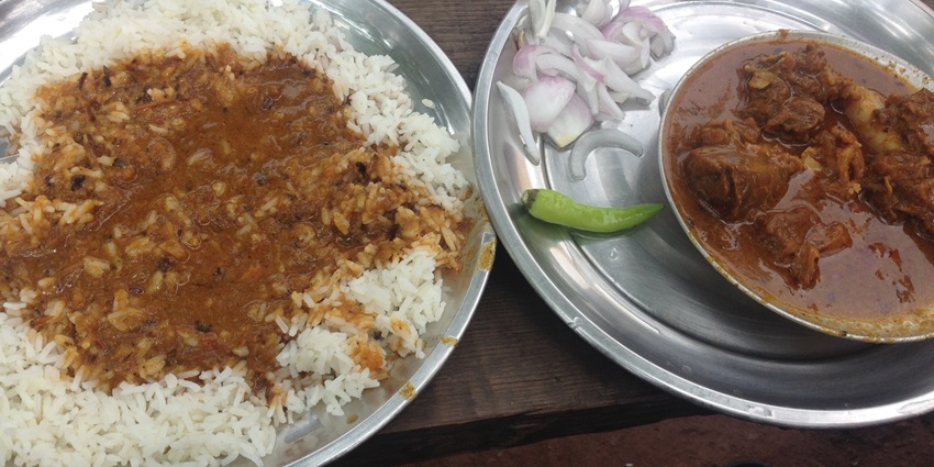 There are many eating options available nearby that offer lip-smacking food.