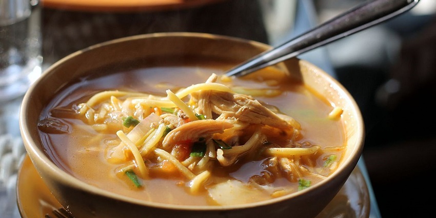 Relish multiple delectable cuisines at the food joints & eateries while Kailash trekking.
