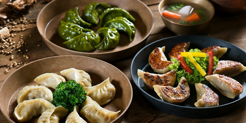 There are many eateries near Bunning Wildlife Sanctuary that offer Manipuri food.