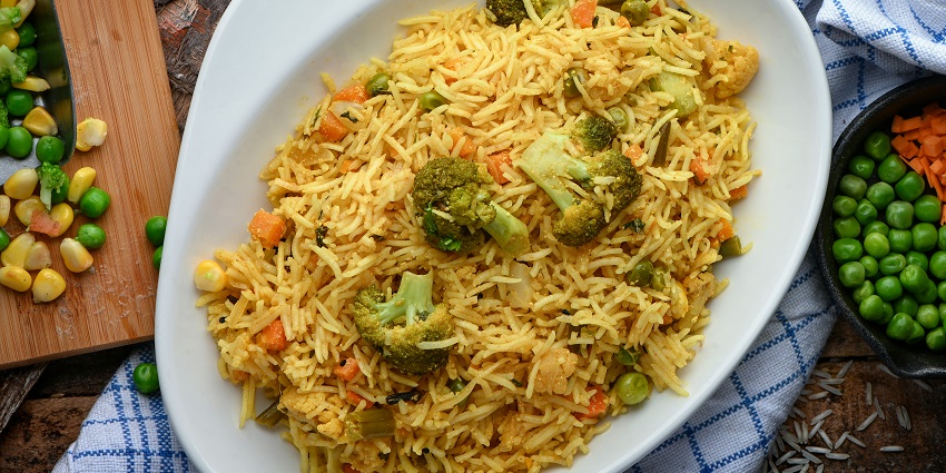 Dining options available in and around the monastery in Manali as well as hotels.
