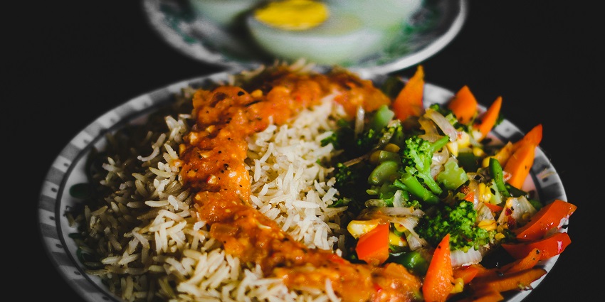 There are many restaurants near the Draksharamam Temple that offer delicious food.