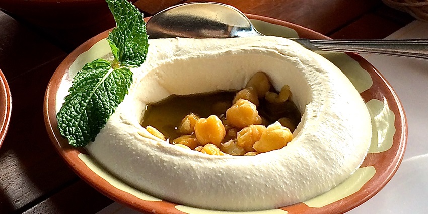 Image of local dish of Dubai, offered at a restaurant near the kayaking spot.